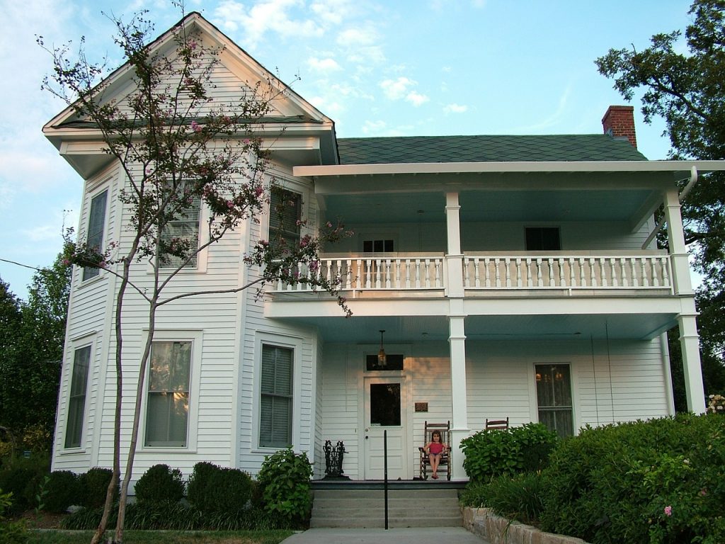 Homes - Farm House Dunwoody Building 